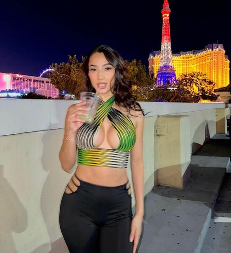 anamaxi pretty pornstar images