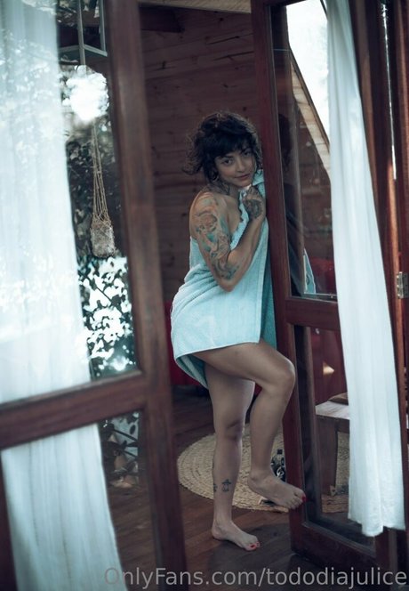 Julice beautiful actress image