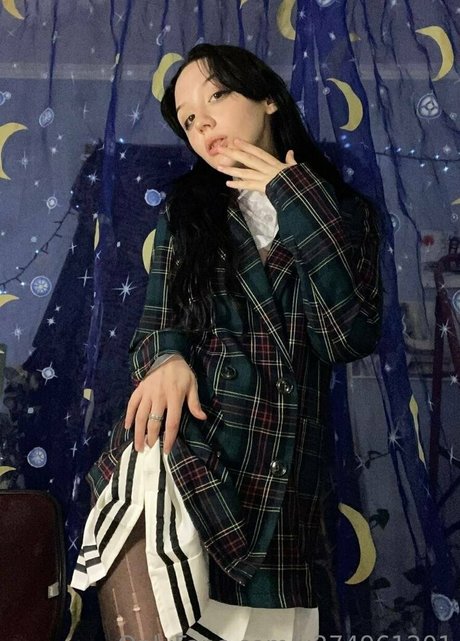 lottymurr pornographic model pic