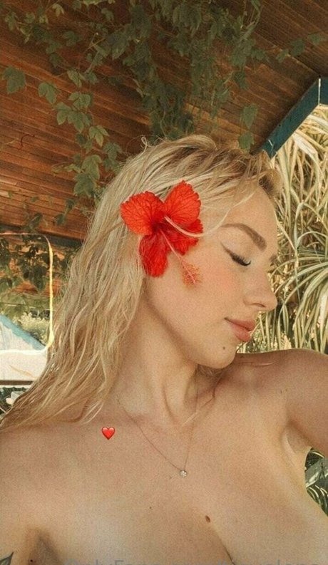 Tiny Elena xxx actress photos