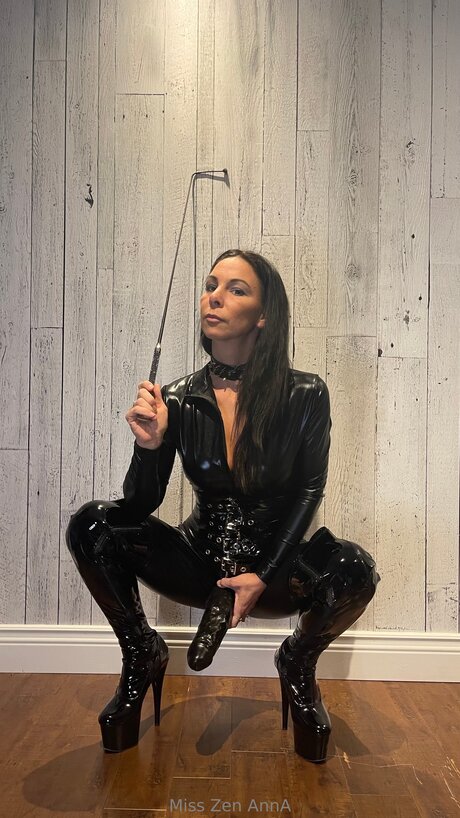 Misszenanna model pic