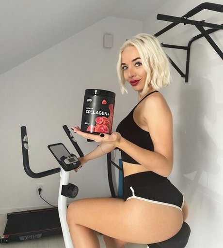 Aneta Putowska model nude archive