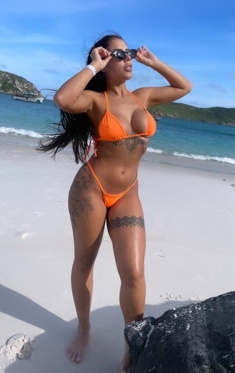 Thauany Faccini model beautiful image