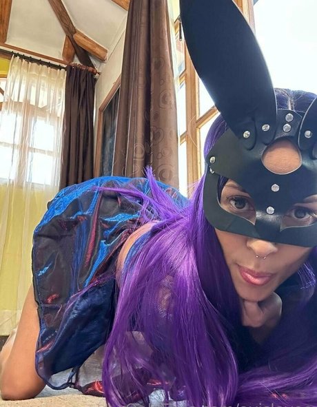 avislovee model hot pics