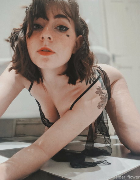 softnspooky star naked pic