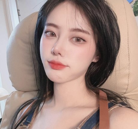 ajn2_ adult star img