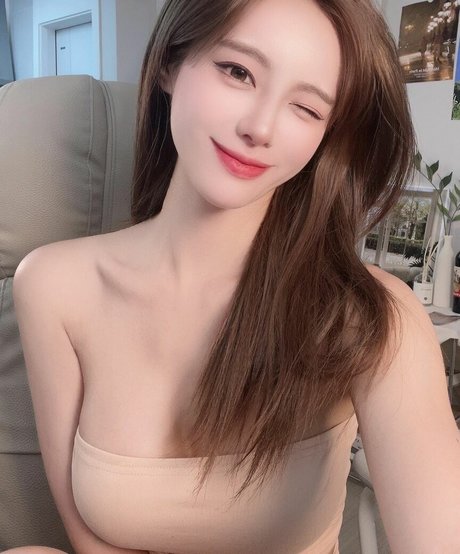 ajn2_ pornographic model img