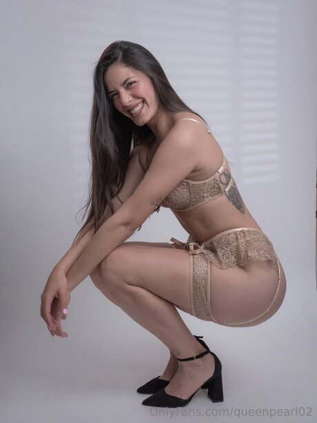 Queenpearl02 sexy model gallery