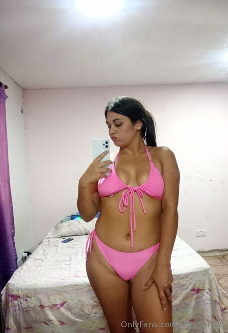 Jenniferr18 sexy model picture