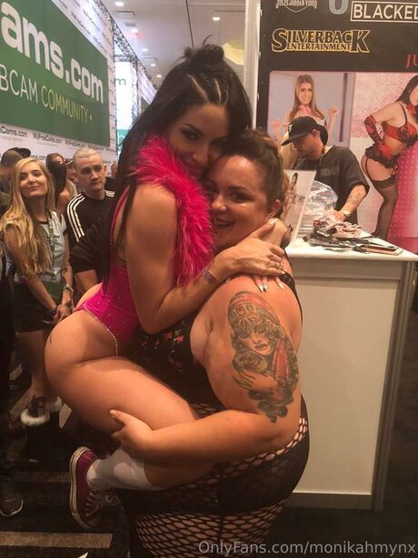 Monikamynx69 naked star pictures