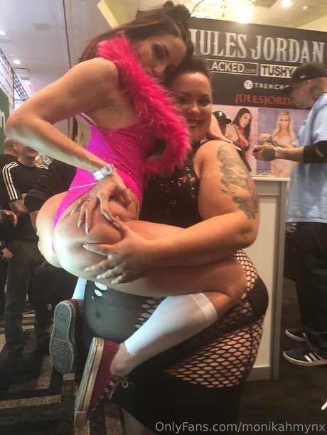Monikamynx69 nude pornstar pictures