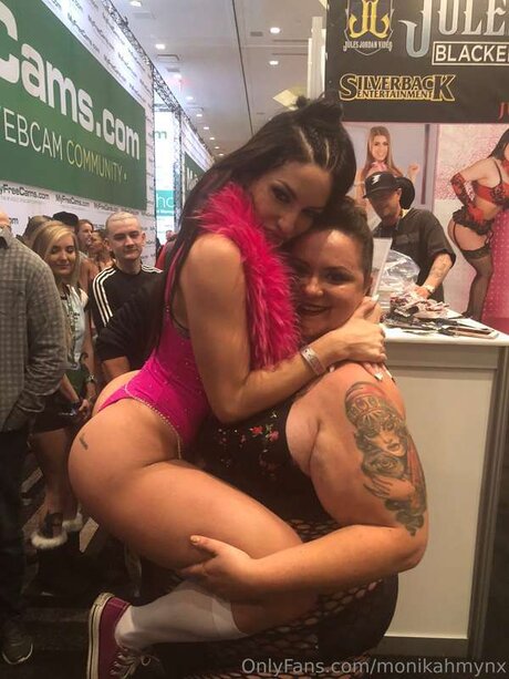 Monikamynx69 pornstar naked pictures