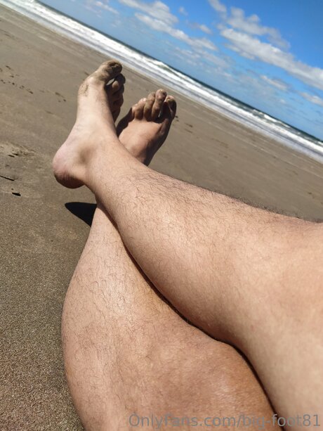 Big Foot81 adult actress photo