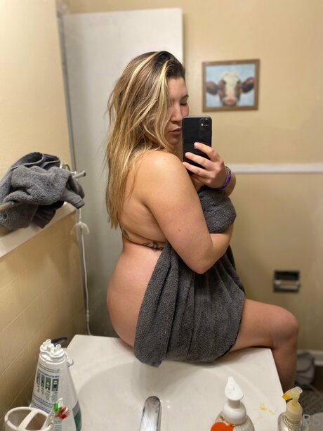 Yogirlb 00 best model pictures