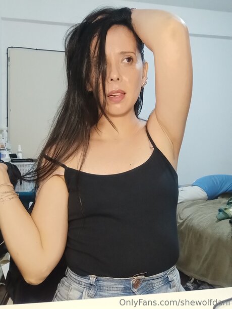 Shewolfdani sexy pornstar image
