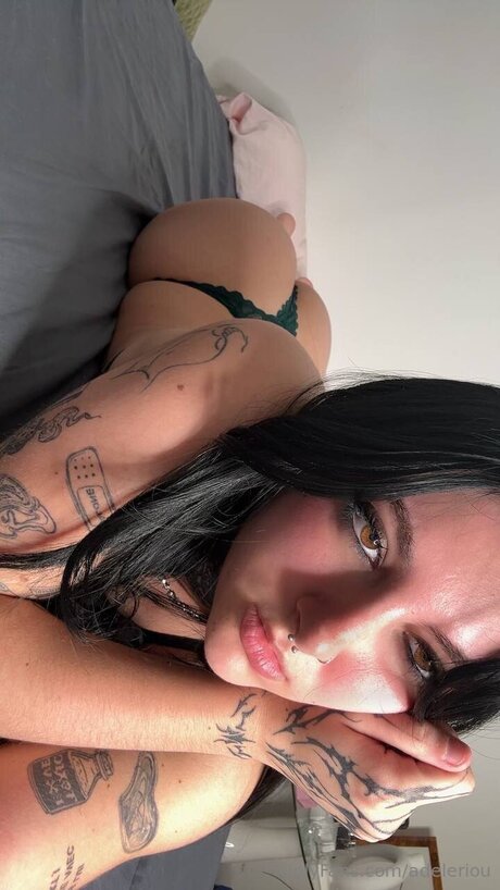 Adeleriou model top pictures