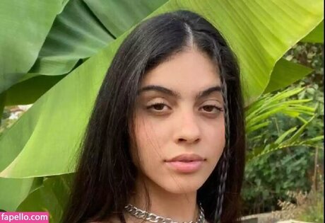 Menina Veneno model free pic