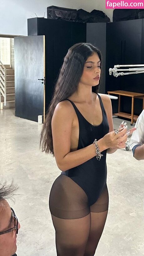 Menina Veneno star naked picture