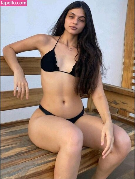 Menina Veneno erotic model images