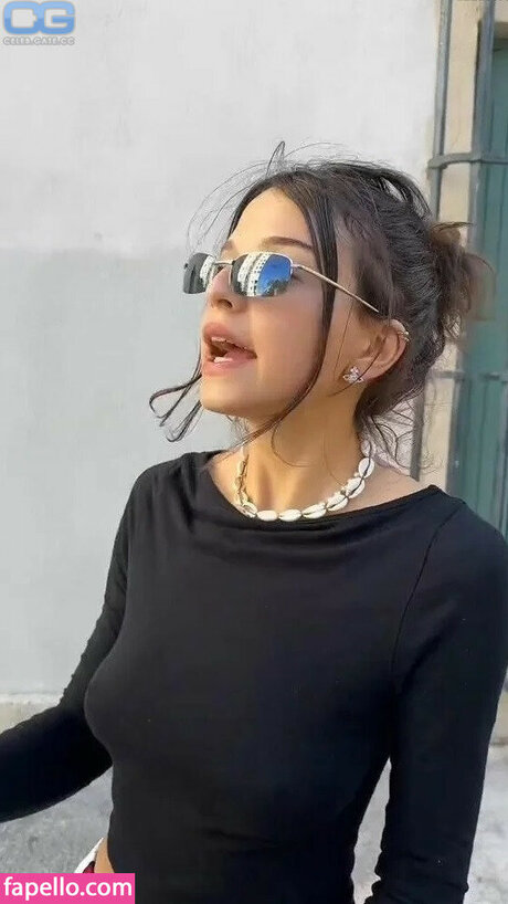 Nina Chuba naked model photo