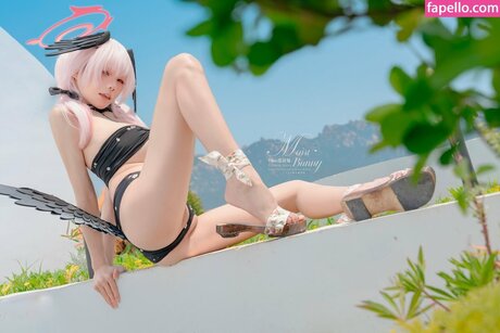 Moist Bunny pretty model gallery