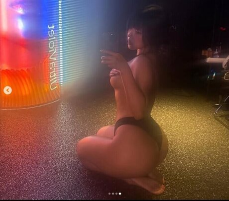 Oshin Sharma nudes actress image