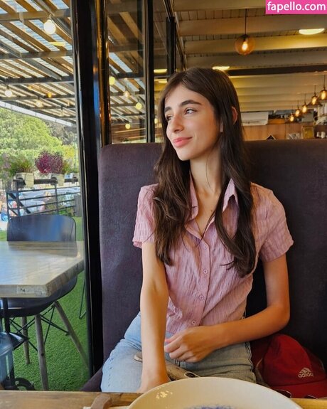 layla wa model naked photos