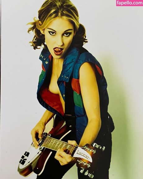 Amy Jo Johnson pornstar nude photo