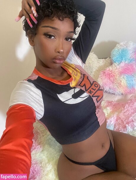 HornAfrica nude star img