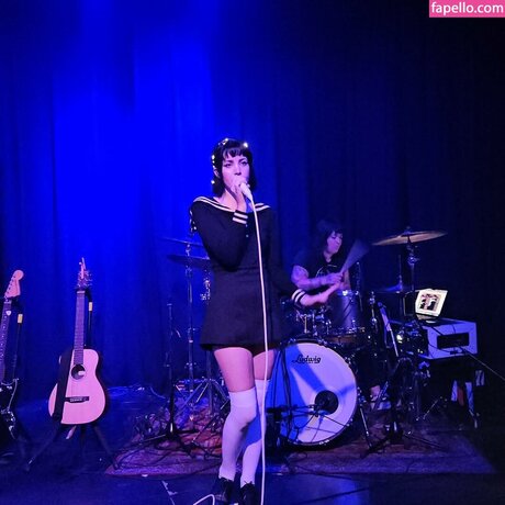 Luna Shadows nice actress picture