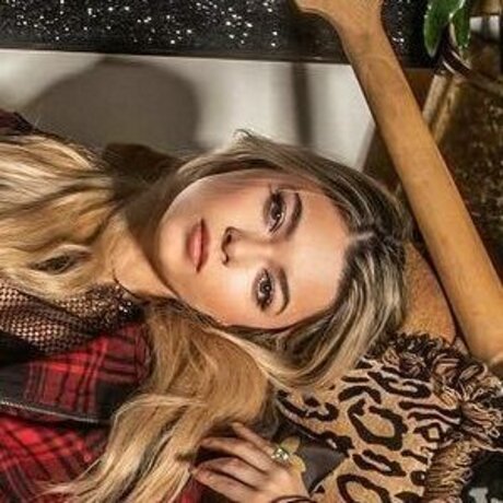 Nikki Hahn hd model gallery