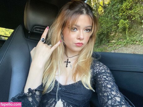 Nikki Hahn star hot photos