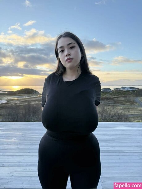 Min Ji Lee exclusive actress picture