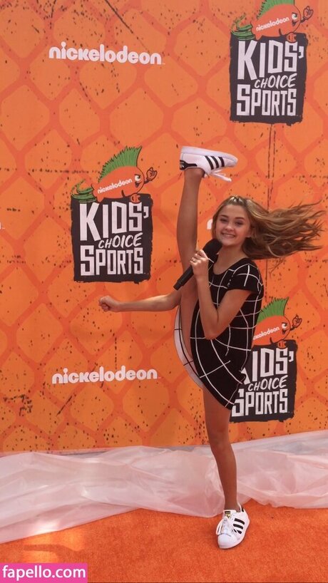 lizzygreene pornstar nude image