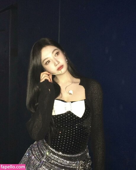 Park Soo young model naked photo