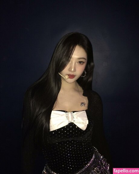 Park Soo young model top pic