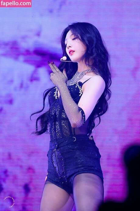 Park Soo young sex model picture