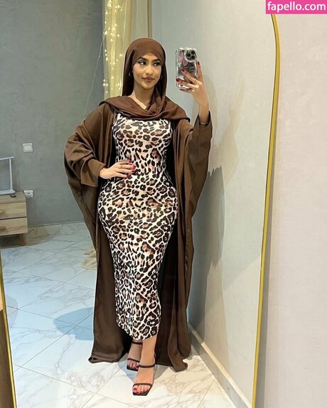 Salma Moubah model hot images