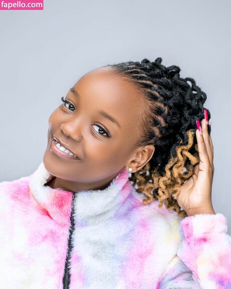 Alicia Kanini nice star photos