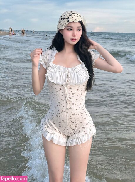 Tr H Ly pornstar pretty archive