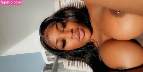 dimeracks model nude photos