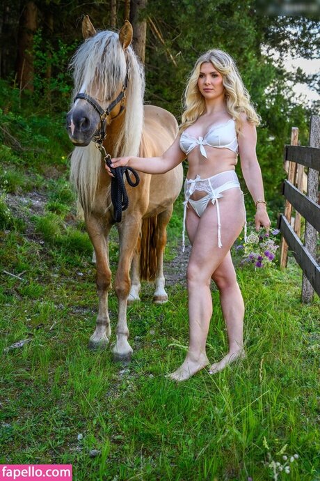 Carolin Gross erotic star images