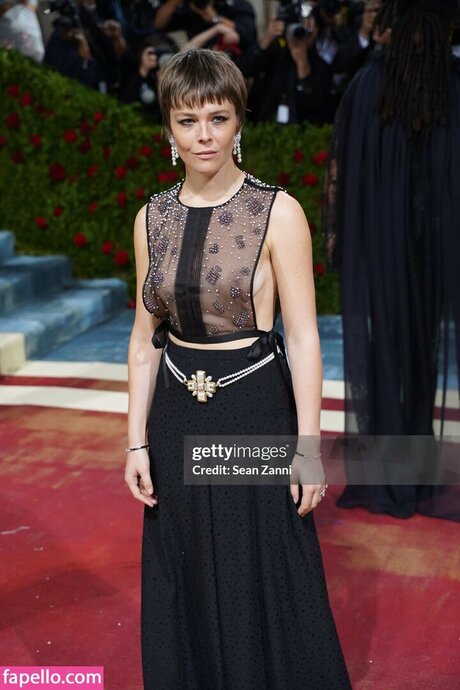 Maggie Rogers model pornographic photo