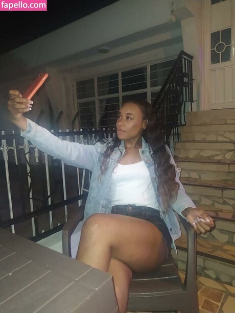 Hallybans pretty actress pics