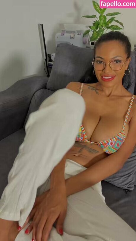 itszurihill nude actress galleries