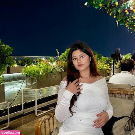 Khushi Tomar erotic actress img