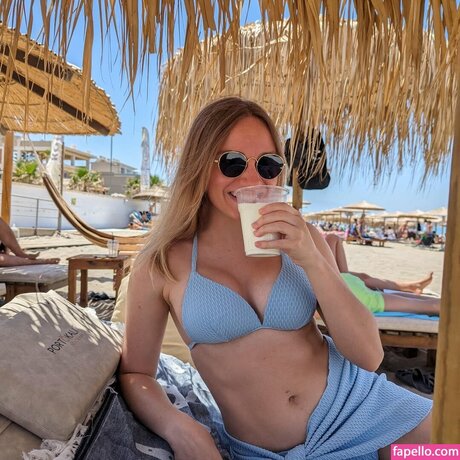 kristastreams sexy model img