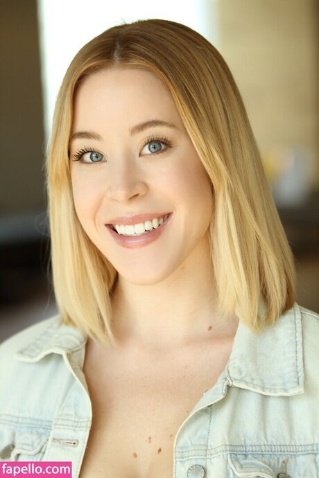 Emily Taylo star beautiful img