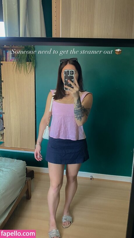 Double Take Reacts model beautiful pic