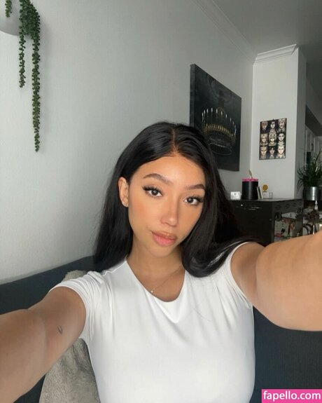 Brittany Panzer exclusive model photo